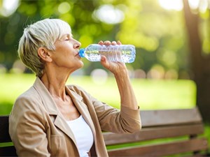 ¿Cómo prevenir los cólicos renales?